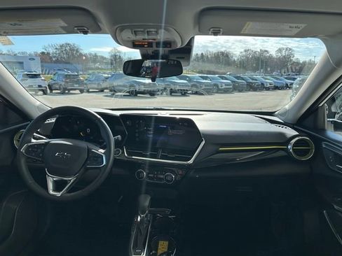 Used 2025 Chevrolet Trax ACTIV w/ Sunroof Package image 21