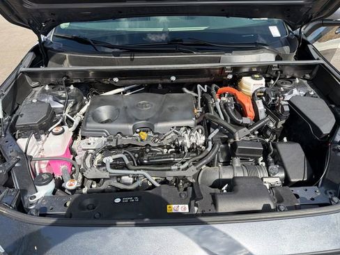 Used 2022 Toyota RAV4 XLE Premium image 12