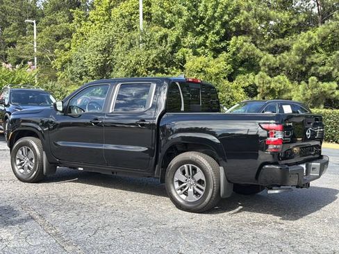 Used 2026 Nissan Frontier SV w/ Tow Package RWD image 3