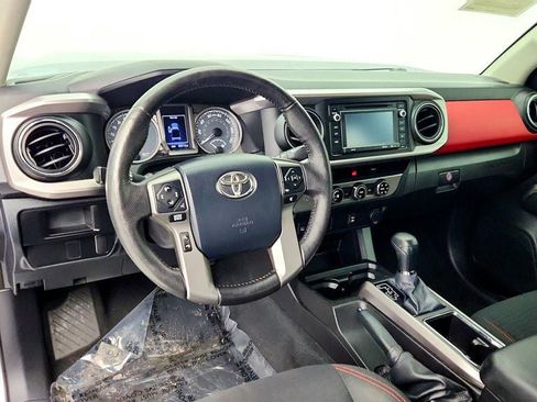 Used 2016 Toyota Tacoma SR5 image 12