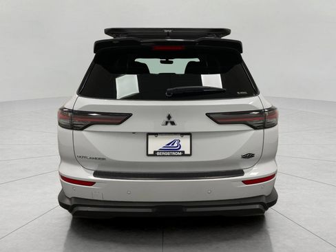New 2026 Mitsubishi Outlander SE image 4