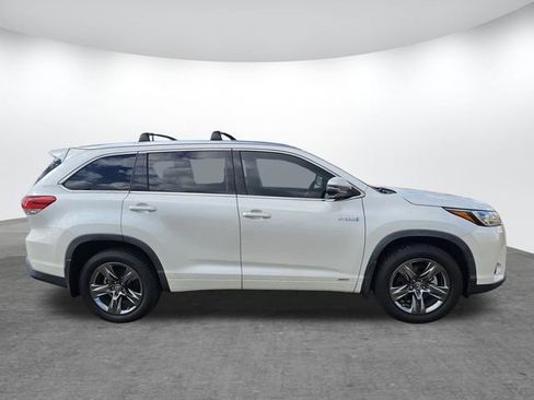 Used 2018 Toyota Highlander Limited Platinum image 3