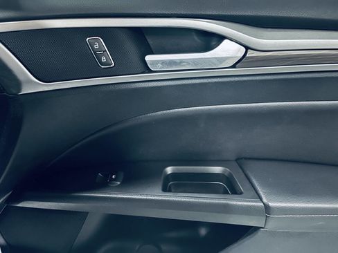 Used 2018 Ford Fusion SE w/ Fusion SE Technology Package FWD image 28