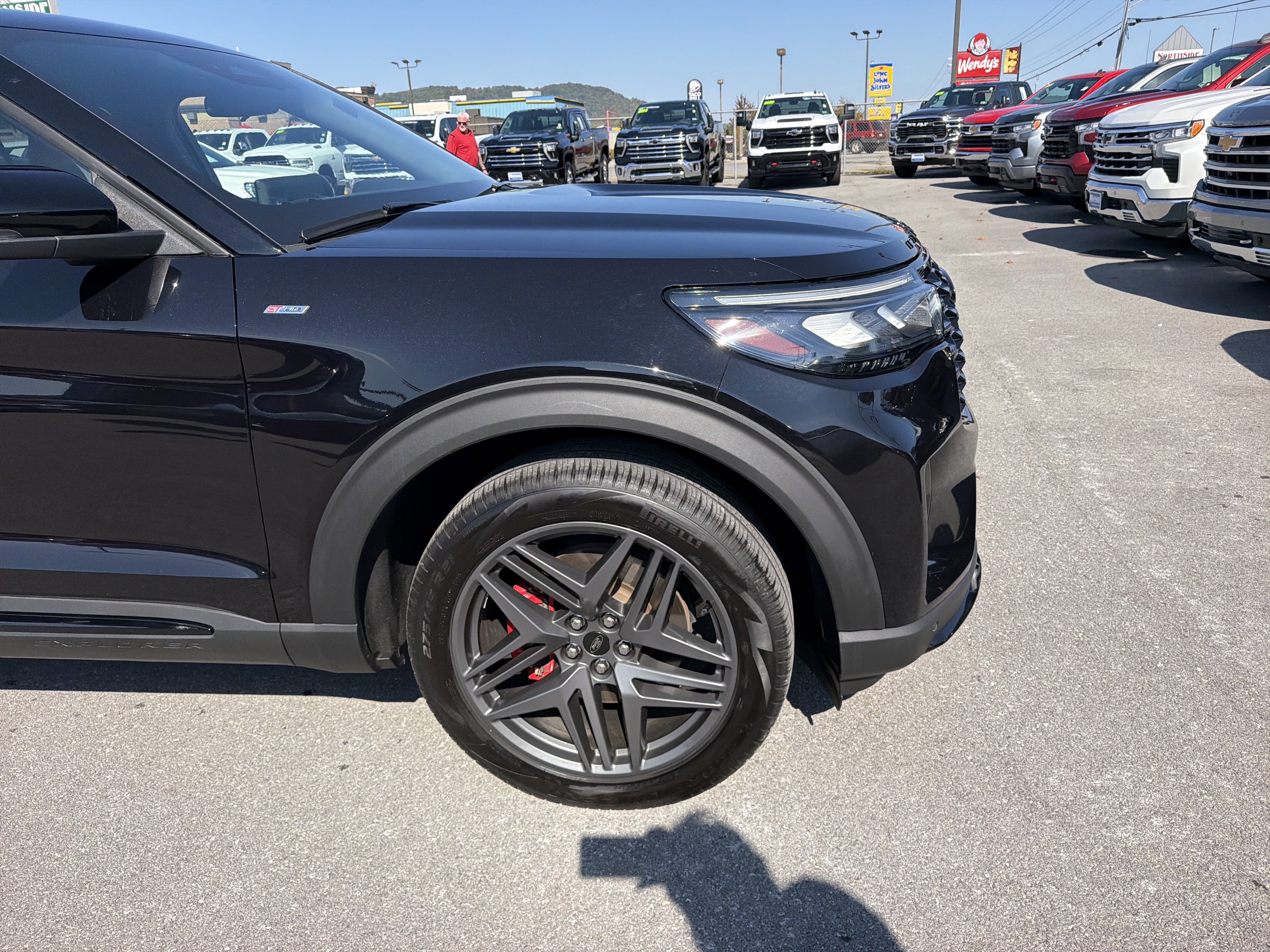 Used 2025 Ford Explorer ST-Line w/ ST-Line Street Pack AWD/4WD image 4