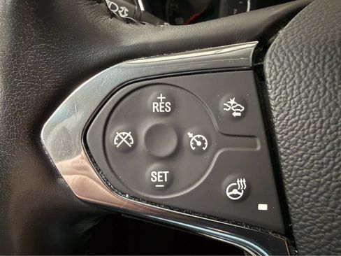 Used 2020 Chevrolet Traverse LT w/ Driver Confidence II Package AWD/4WD image 18