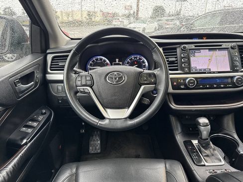 Used 2016 Toyota Highlander Limited w/ Four Season Floor Mat Package AWD/4WD image 30