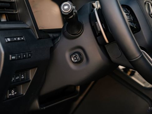 Used 2025 Lexus GX 550 w/ Accessory Package (2T) image 37