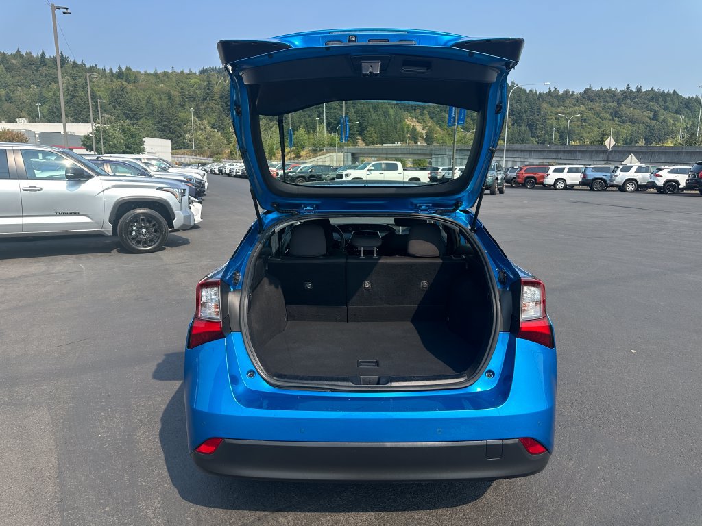 Used 2022 Toyota Prius LE AWD/4WD image 11