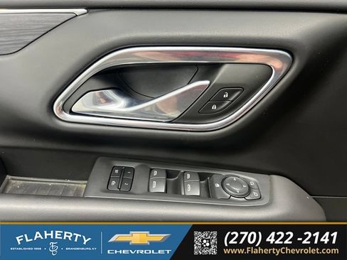 Used 2023 GMC Yukon XL SLT AWD/4WD image 23