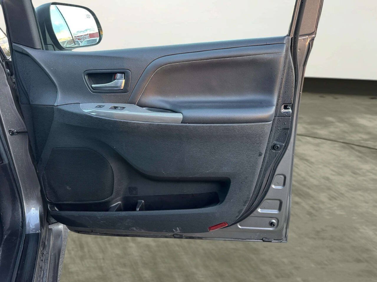 Used 2015 Toyota Sienna SE Premium FWD image 16