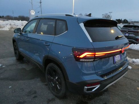New 2026 Volkswagen Taos SEL image 18