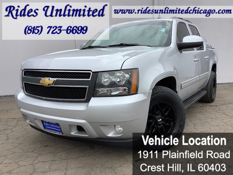Used 2013 Chevrolet Avalanche LS RWD image 2