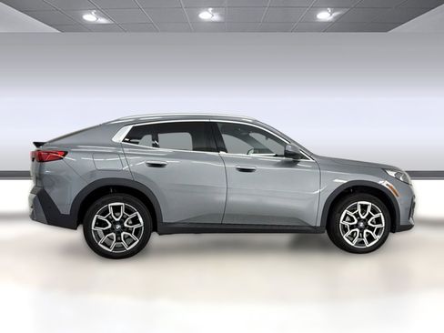 Used 2025 BMW X2 xDrive28i w/ Premium Package AWD/4WD image 8