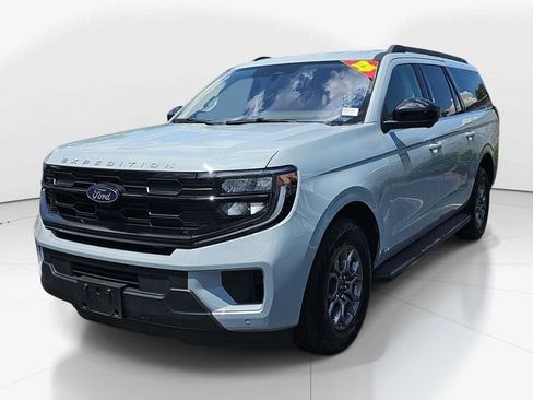 Used 2025 Ford Expedition Max Active AWD/4WD image 7