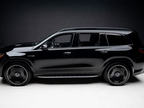 Used 2025 Mercedes-Benz GLS 63 AMG 4MATIC image 17