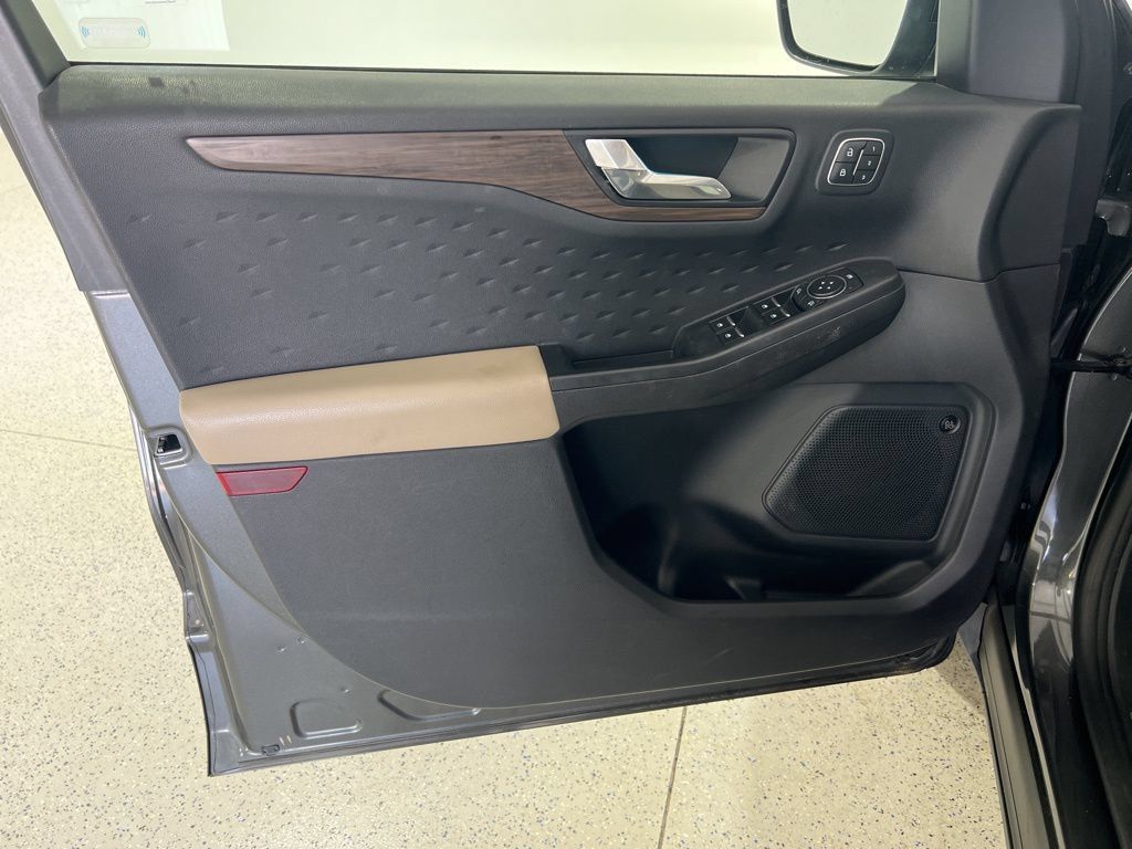 Used 2020 Ford Escape Titanium AWD/4WD image 20