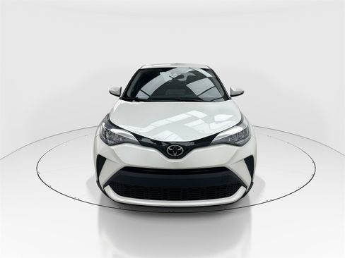 Used 2021 Toyota C-HR LE image 3