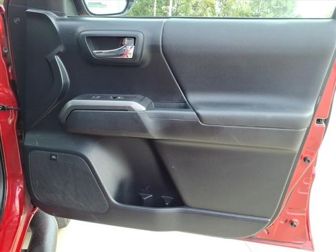 Used 2016 Toyota Tacoma TRD Sport image 26