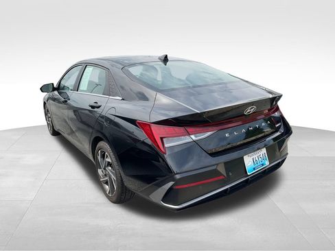 Used 2024 Hyundai Elantra Limited FWD image 11
