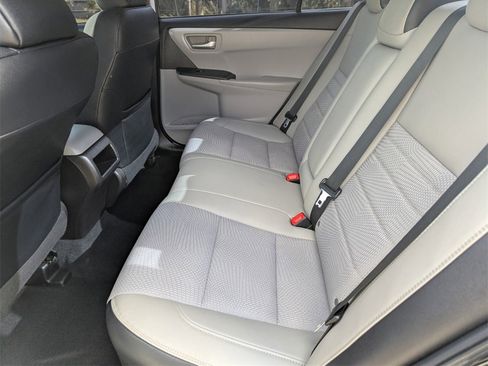 Used 2016 Toyota Camry SE image 21