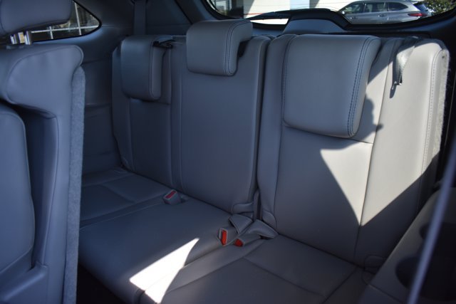 Used 2018 Toyota Highlander XLE FWD image 17