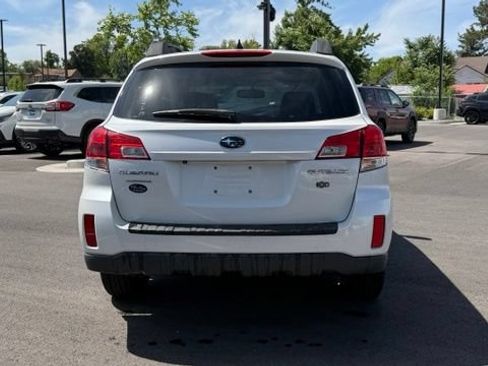 Used 2011 Subaru Outback 2.5i Limited w/ PWR Moonroof Pkg AWD/4WD image 4