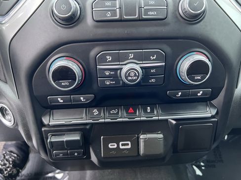 Used 2022 Chevrolet Silverado 2500 LT w/ Convenience Package image 32