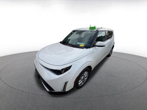 Used 2025 Kia Soul LX w/ LX Technology Package image 3