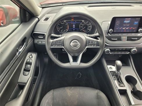 Used 2022 Nissan Altima 2.5 SV image 15