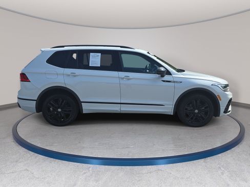 Used 2022 Volkswagen Tiguan SE R-Line AWD/4WD image 4