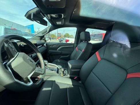 Used 2023 Chevrolet Colorado Z71 w/ Z71 Convenience Package 2 image 8