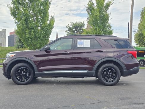 Used 2023 Ford Explorer XLT w/ Equipment Group 202A AWD/4WD image 28