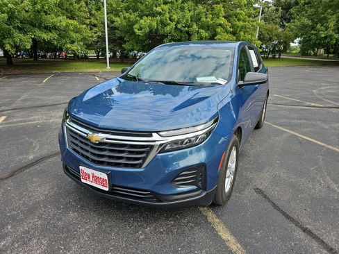 Used 2024 Chevrolet Equinox LS w/ LS Convenience Package FWD image 2