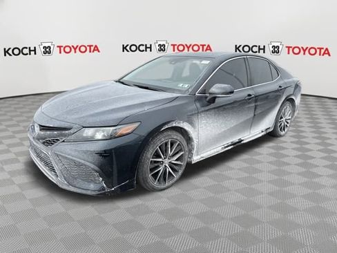 Used 2021 Toyota Camry SE w/ Convenience Package image 3