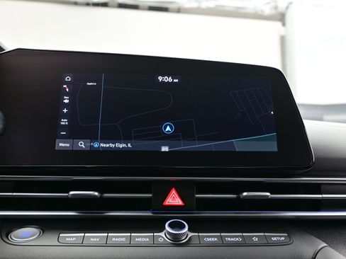 Certified 2023 Hyundai Elantra Limited w/ Preferred Accessory Package image 20