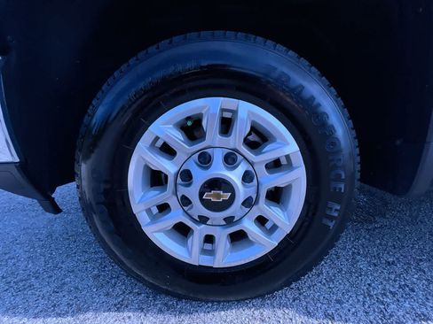 Used 2024 Chevrolet Silverado 2500 LT AWD/4WD image 10