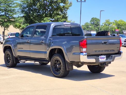 Used 2022 Toyota Tacoma SR5 RWD image 4