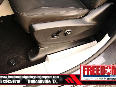 Used 2023 Chrysler Voyager LX image 36