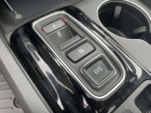 Certified 2025 Honda Pilot Touring image 20