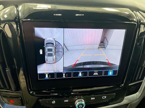 Used 2023 Chevrolet Traverse LT w/ LT Premium Package AWD/4WD image 16