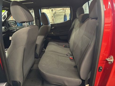 Used 2016 Toyota Tacoma TRD Off-Road image 25