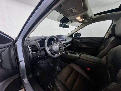 Used 2024 Nissan Rogue SL FWD image 17
