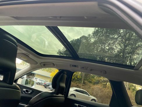 Used 2018 Volvo XC60 T5 Momentum w/ Vision Package image 45