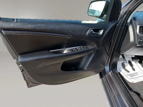 Used 2020 Dodge Journey Crossroad FWD image 16