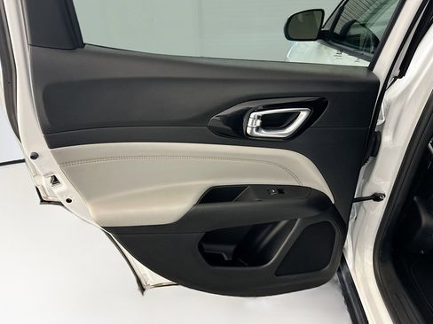 Used 2022 Jeep Compass Limited image 26