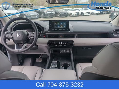 Used 2025 Honda Pilot EX-L image 18