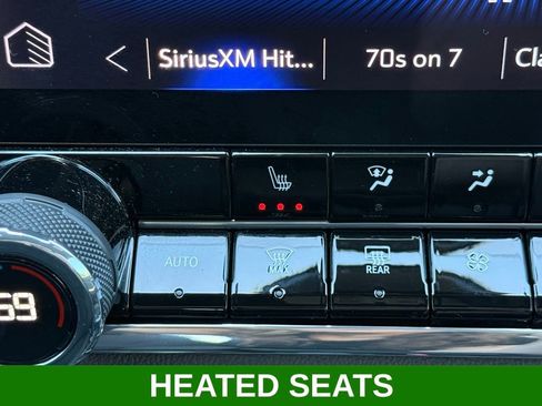 Used 2024 Chevrolet Colorado ZR2 w/ Technology Package AWD/4WD image 13