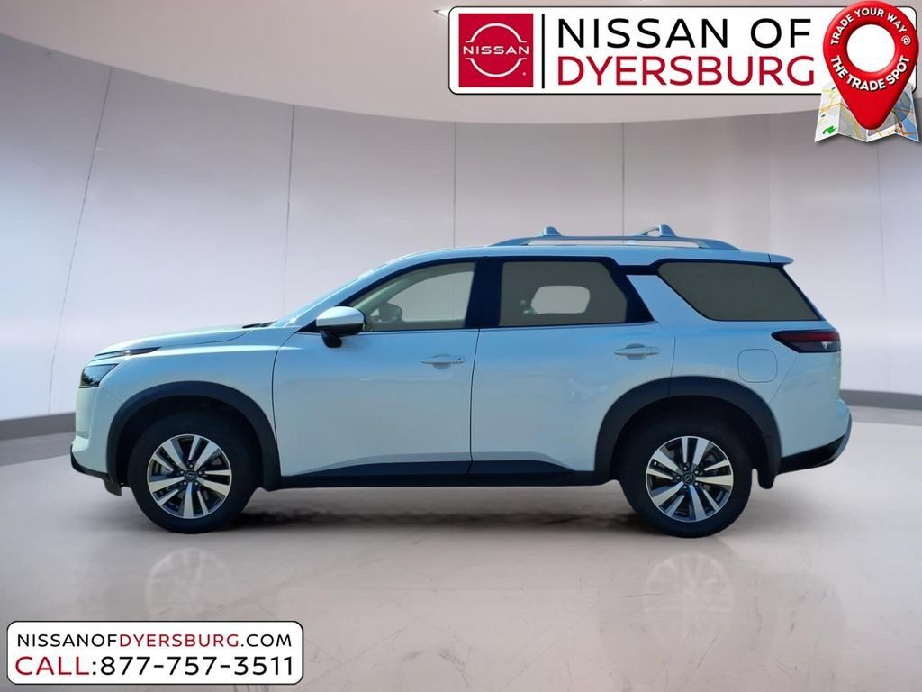 Used 2025 Nissan Pathfinder SL FWD image 6