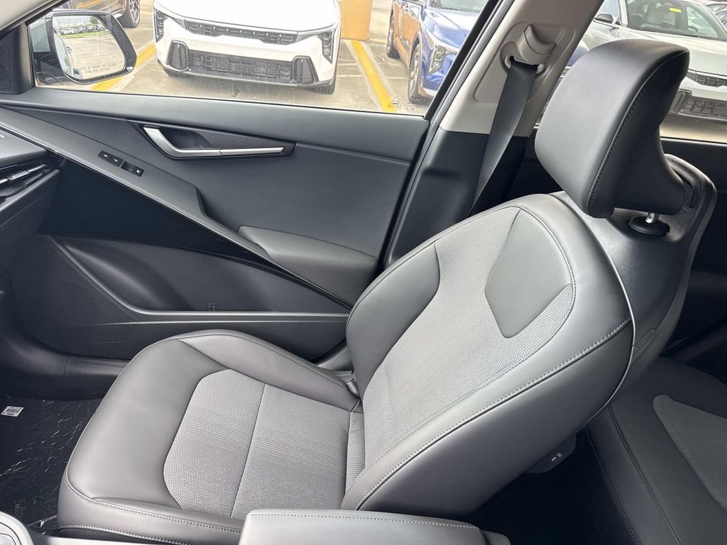 New 2026 Kia Niro Wind FWD image 17
