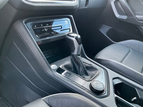 Used 2022 Volkswagen Tiguan SEL R-Line image 19
